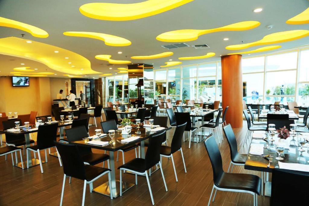 Golden Tulip Galaxy Hotel Banjarmasin Banjarmasin  Exterior foto