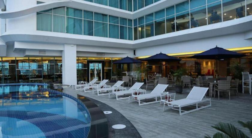 Golden Tulip Galaxy Hotel Banjarmasin Banjarmasin  Exterior foto